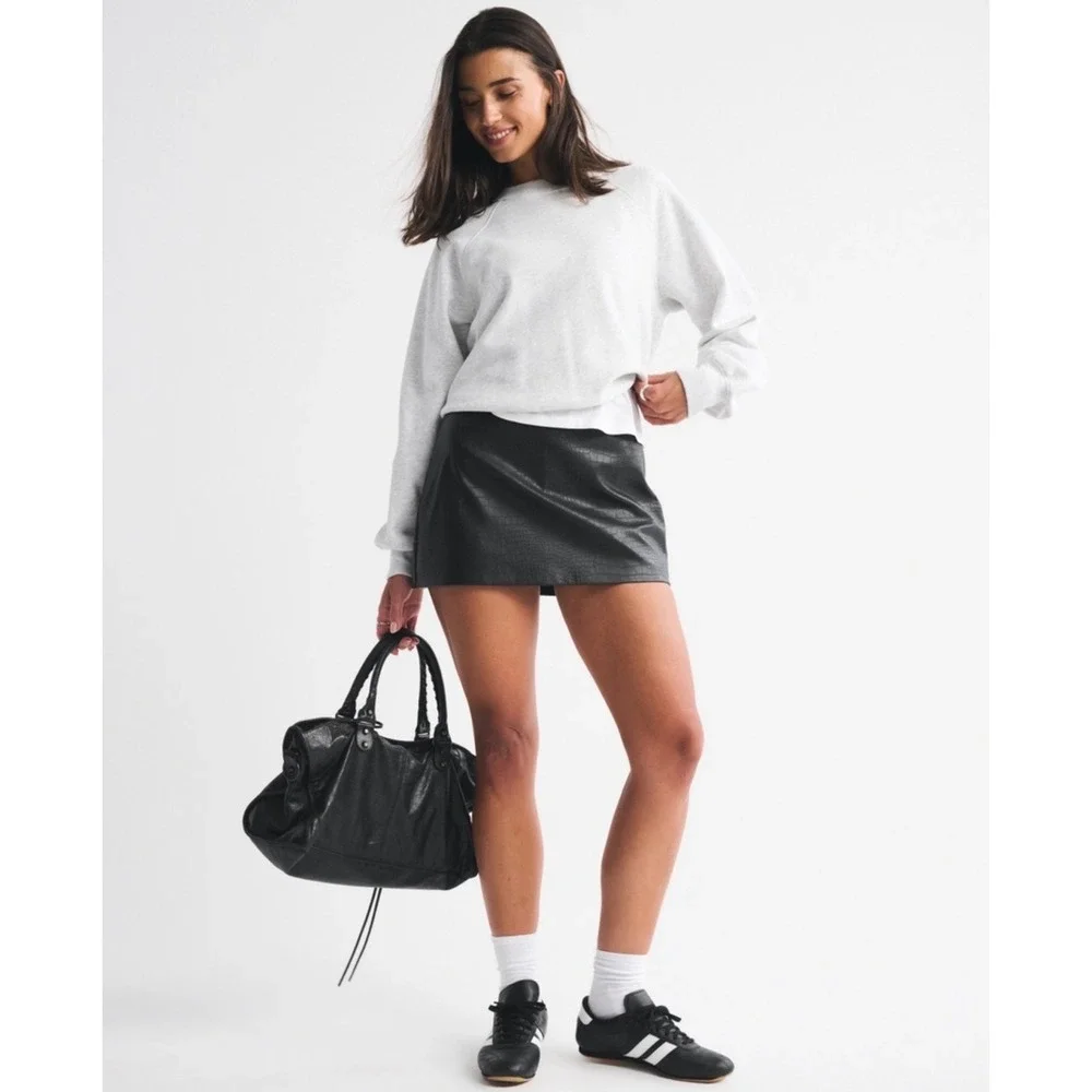 Abercrombie & Fitch The AF Scarlett Curve Love Mini Skort Ultra High Rise Black